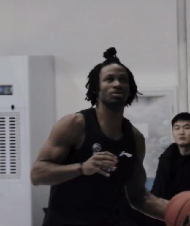 在欧联杯中，拿到小组头名至关重要，因为这意味着直接晋级16强，而不需要在2月份与从欧冠中掉下来的球队进行一场淘汰赛。